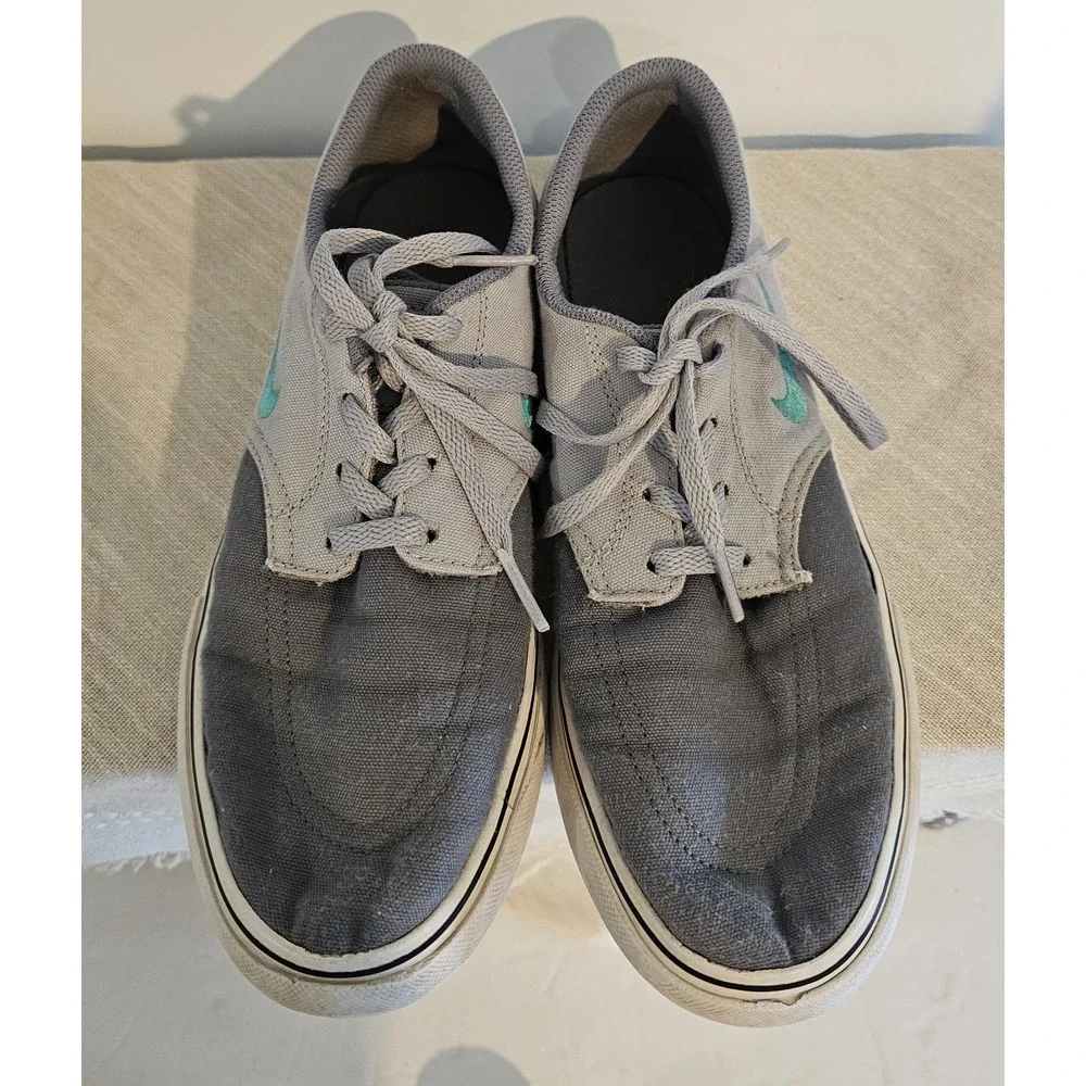 Nike Girls Lace Up Gray Logo Shoes 4.5Y